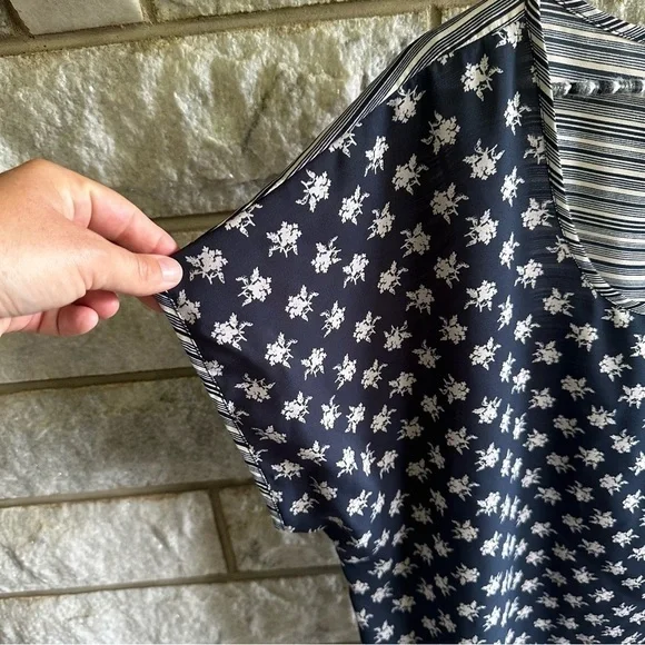 Alfani mixed print short sleeve polyester blouse navy blue cream size 14 - Picture 3 of 7